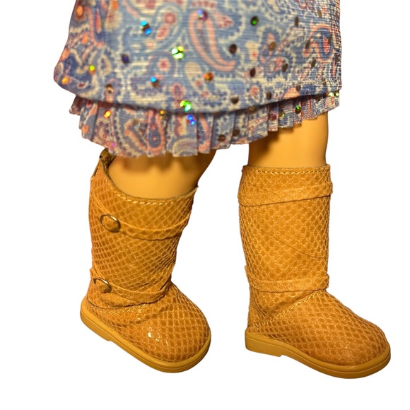 American Girl Doll Retired Molly Doll Dressed as a Hippie - Picture 6 of 7